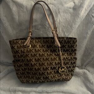 Michael Kors Jet Set Tote Bag